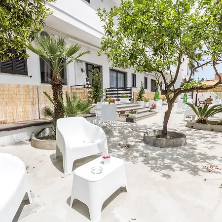 Frühstückspension La Gemma Del Salento 4*